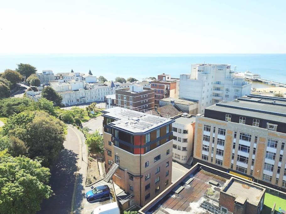 The Pad By The Beach Penthouse Apartment With Sunset And City Views Борнмут Экстерьер фото